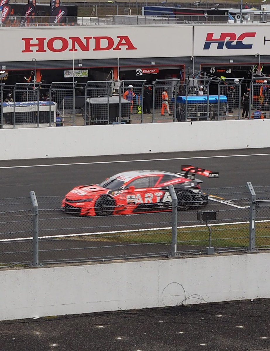 人生初のスーパーGT参加。
すごく楽しかった…臨場感半端ない…
また次回も行ってみたいな
マシンかっこよすぎ！

#supergt
