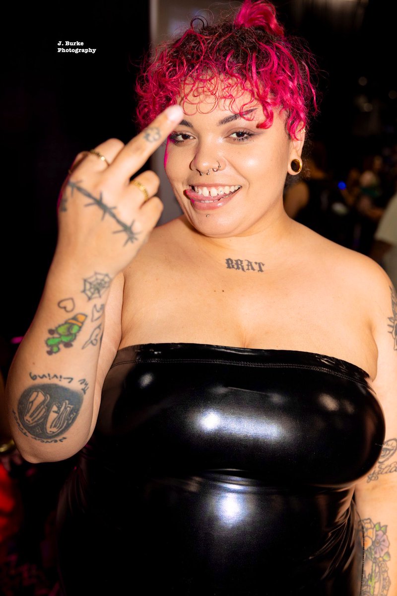 DvonKnightXXX's tweet photo. This finger could be in you…lol let me top you? 
I got a lil time for collabs towards the end of this month ⛓️👯‍♀️ https://t.co/6WzFWbqaXo