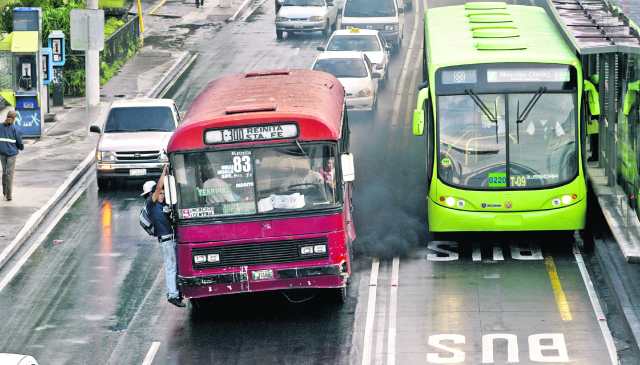BrandonGuzman_'s tweet photo. @Publisac2214 El transporte público antiguo y el moderno! https://t.co/HakMEltVlS