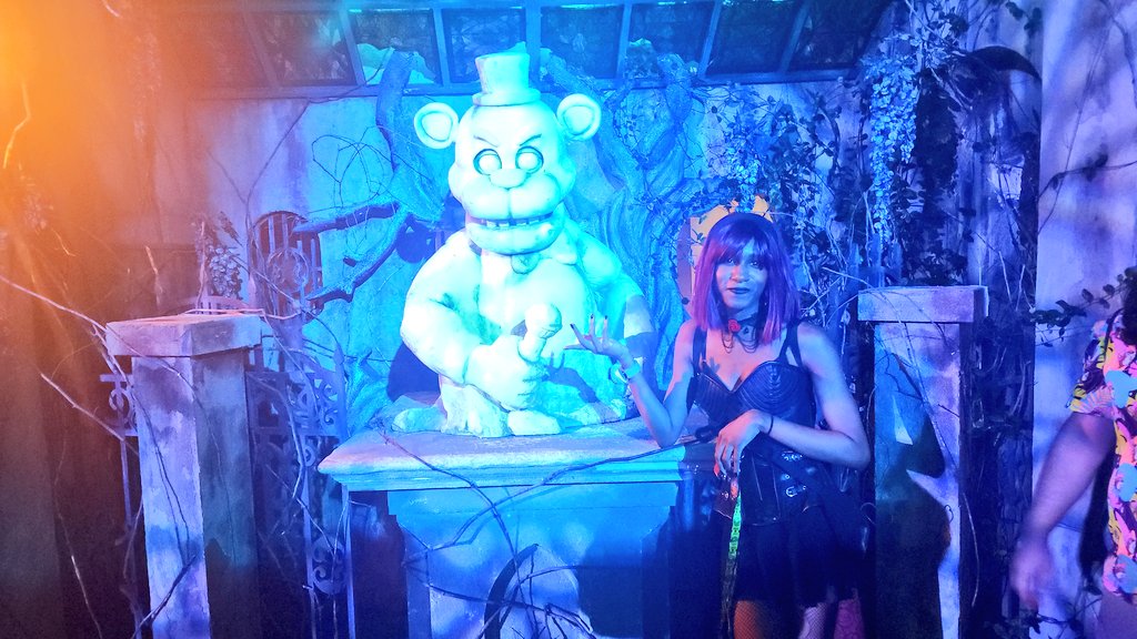 went to horror nights last month and saw my goat frebby :) 

#HHN2025