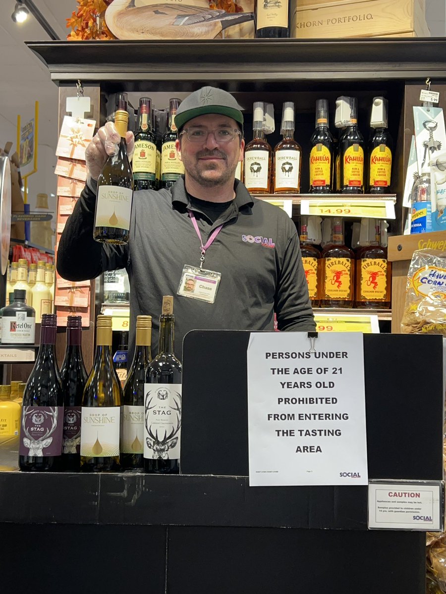 Monday wine sampling with <a href="/Sunshine_Wines/">DropofSunshineWine</a> <a href="/stagsleapwines/">Stags' Leap Winery</a> here at <a href="/RalphsGrocery/">Ralphs Grocery</a> #LaCanada for <a href="/SocialSampling/">Social Sampling</a> sold a bottle of #DropofSunshine!

#stagsleap #sthuberts #ralphsgrocery #wine #socialsampling #instoresampling #instoremarketing