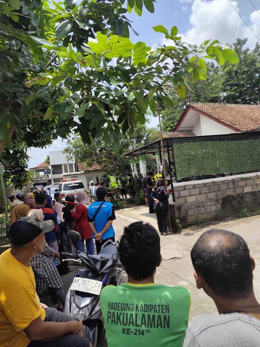 Penemuan Jenazah Wanita di Mejing Wetan Gamping, Polisi Lakukan Penyelidikan

Gamping, Sleman — Warga Mejing Wetan, Kecamatan Gamping, digemparkan oleh penemuan jenazah seorang wanita di dalam sebuah rumah pada Selasa pagi (4 November 2025 ). Korban ditemukan dalam kondisi tak