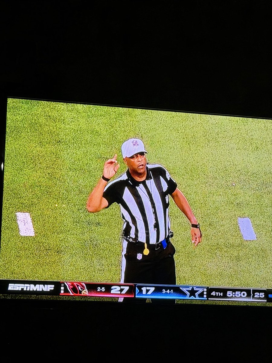 DavyJonesJeep's tweet photo. This is the guy who on his own BEAT THE COWBOYS!! I hate watching him ref!! He’s always cheating!! Hey if I can hear the cardinals taunting on air; don’t you think that’s a penalty?? Not trying to give someone a football!! What an A-hole!! https://t.co/cDCHrEP1hY