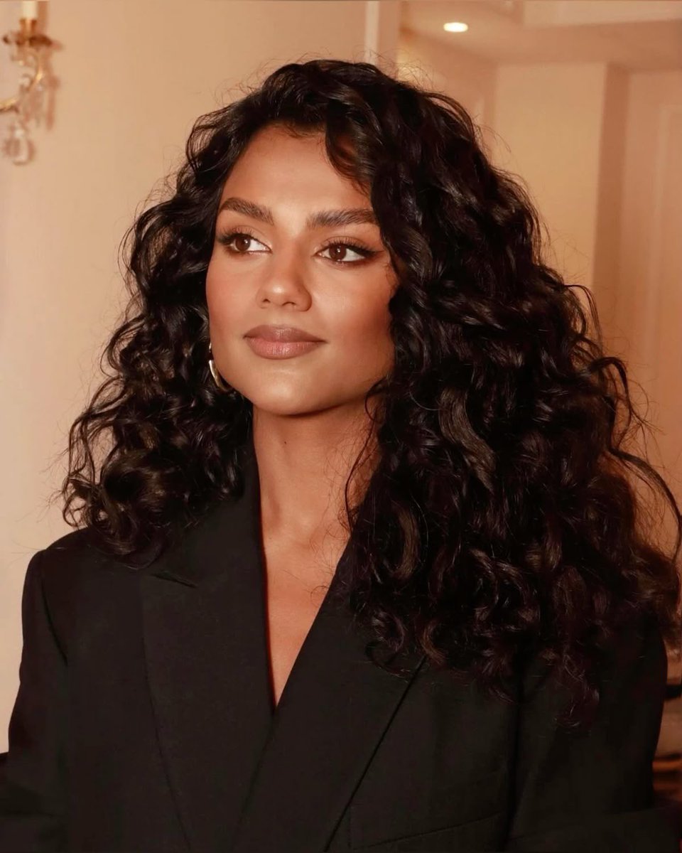 WAYSTIAR's tweet photo. the way people can't do sexiest woman alive bc simone ashley would win every year https://t.co/Y8AetZs4SQ