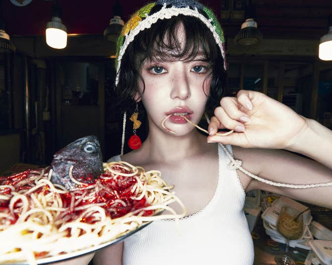 #LE_SSERAFIM YUNJIN and SAKURA is now the FIRST 4th gen girl group songwriters to debut on Billboard 100 Top 50, doing it so with "SPAGHETTI"!