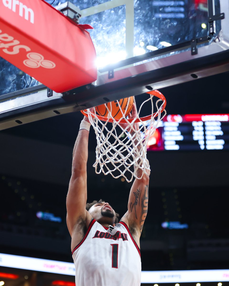 LouisvilleMBB's tweet photo. 7:56 2H | Cardinals 85, Bulldogs 26

Hitting the home stretch

#GoCards https://t.co/b9ay2VAyw5