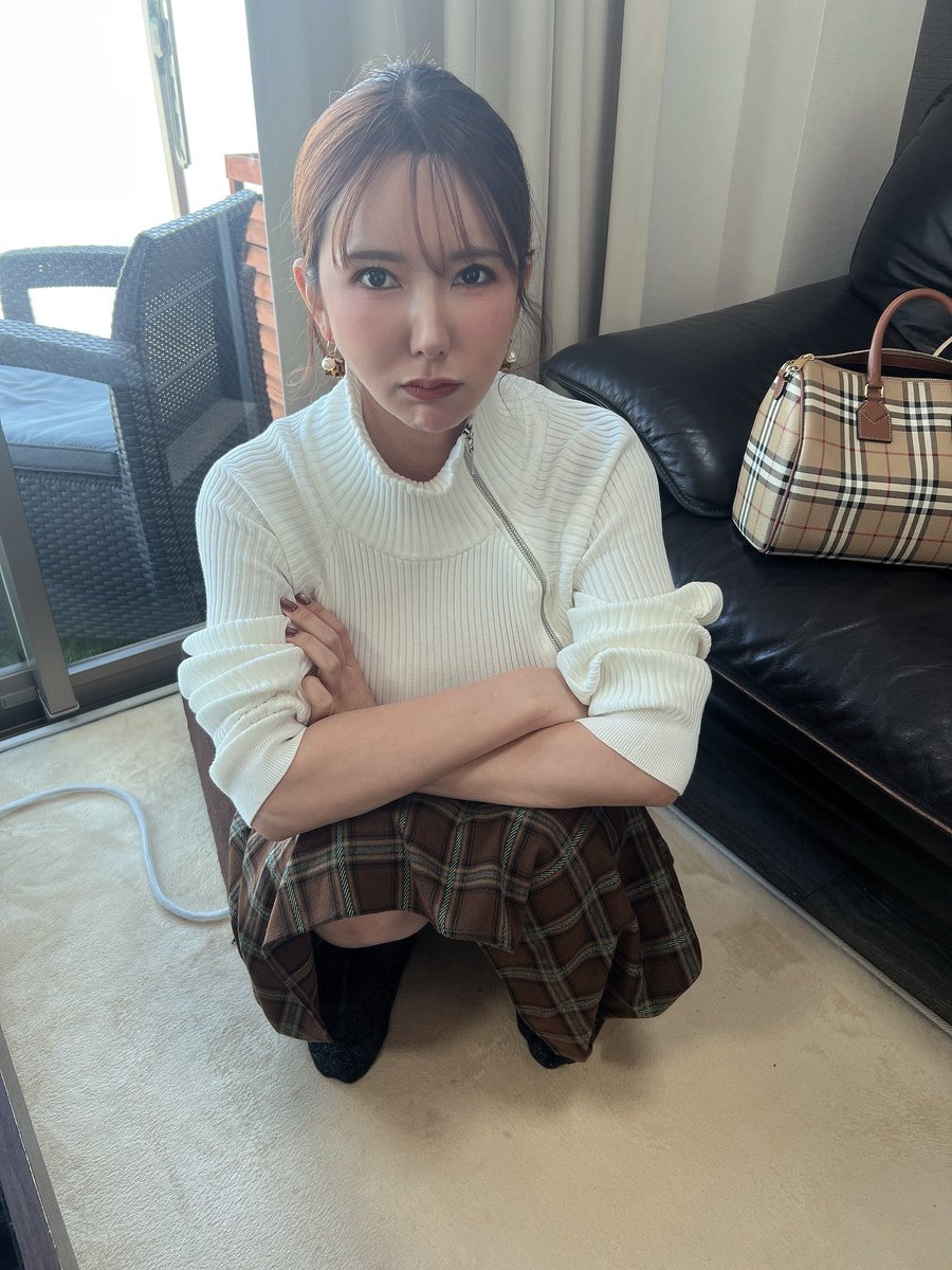 Studio_One1_'s tweet photo. 本日も宜しくお願いいたします！
で、、どうしたの？笑 https://t.co/JLPaZnlunU