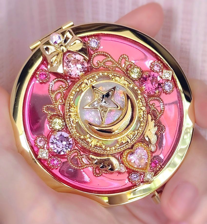 ♡*.｡ 𝔾𝕠𝕠𝕕 𝔸𝕗𝕥𝕖𝕣𝕟𝕠𝕠𝕟 *.｡♡
写真が…撮れていません🥹…！！
コンパクト、💖ピンク💖の作ったんです(画像参照)🥹
今回のピンクは秋冬ぽくちょっと濃いめなの後で載せたい🥹✨笑
仕上げがうまく行ってとても満足です！🥰❤️✨
#デザフェス62 【南館4階R464】
11/15.16(土日)10:00-18:00