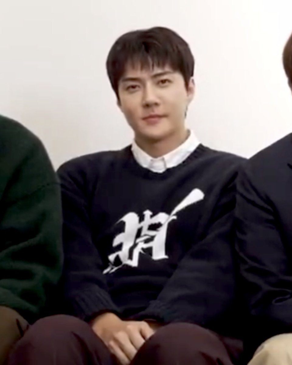 milkteus's tweet photo. did sehun get a little trim? his hair looks shorter 🤔 https://t.co/5XEs4jP0O0