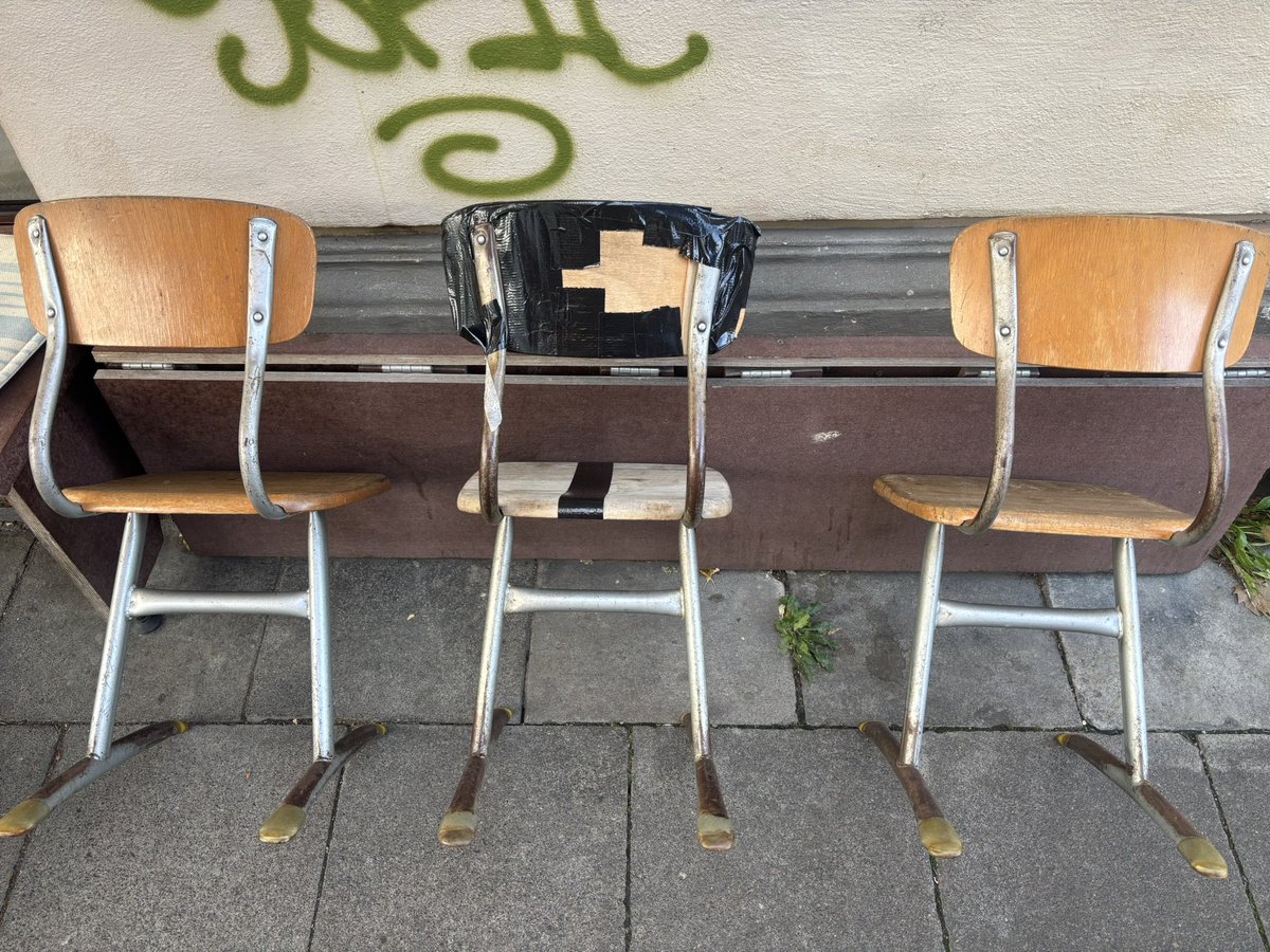 Tacitussi's tweet image. Guten Morgen … heute geht’s nach Düsseldorf. Mal schauen welche Kolleginnen ich treffen kann. Abends dann Illustratoren Stammtisch

Ich beauftrage Tassen mit den Nacktfotos und werde diese in der nächsten Ausstellung anbieten …

#keepittight 
#makeitagoodday 
#demwindentgegen