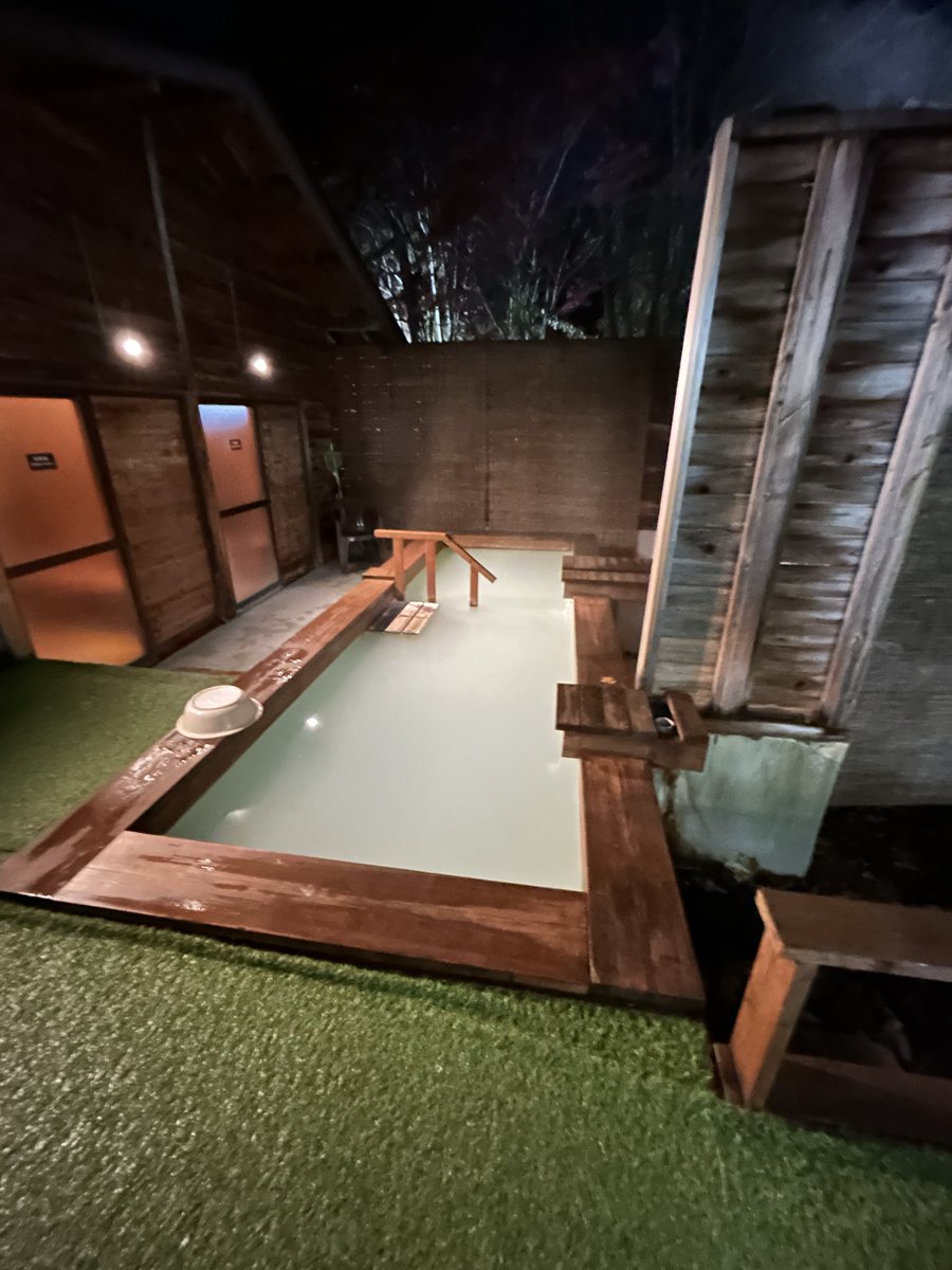 Photo by わさび 蔵王温泉BED'n ONSEN HAMMOND に素泊り。何と言っても魅力はお風呂。露天風呂は1つだけなので男女入れ替えですが内湯だけでも大満足な木の湯舎でした。
系列宿のお風呂にも合わせて7つ無料で入れることを考えるとクーポン使って、トイレ付きの広々した和室に一人5,325で泊まれたなんてコスパ最強。 https://t.co/gKXAQSCu4N