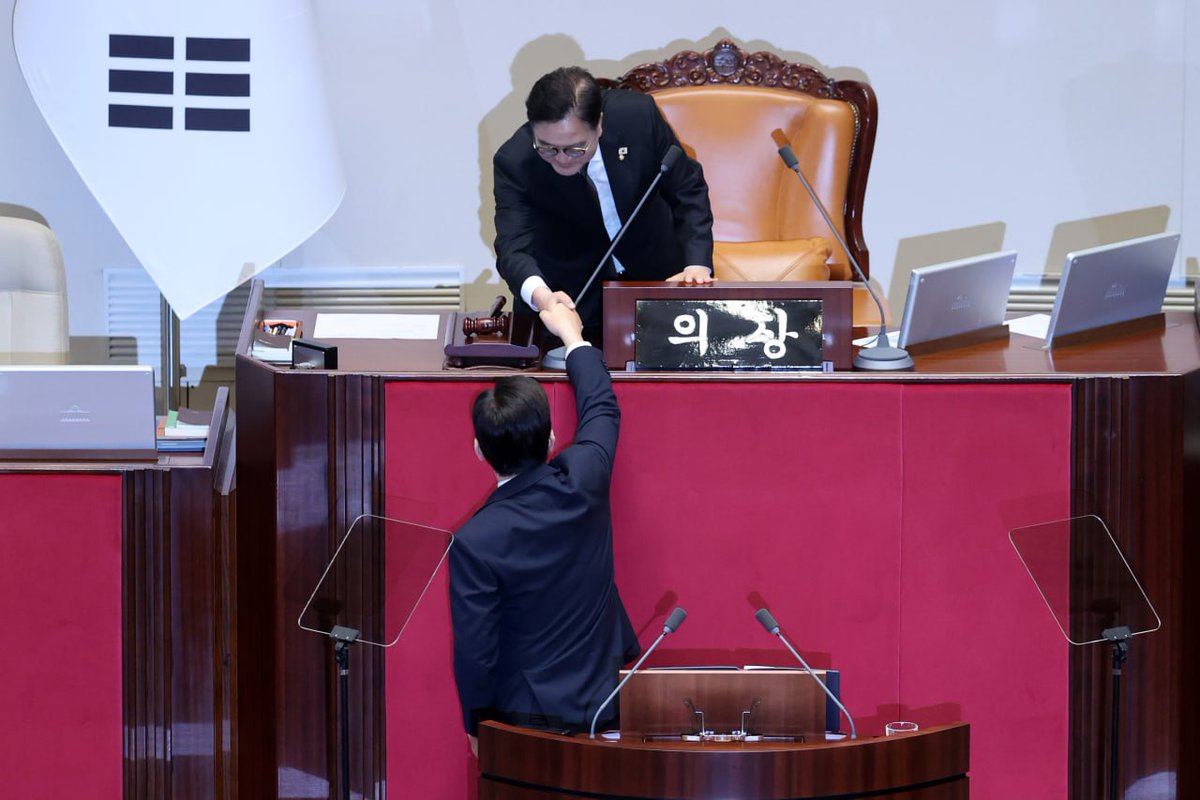 wonsikw's tweet image. &amp;lt;이재명 대통령님의 두 번째 시정연설을 위한 국회 방문을 환영합니다&amp;gt;

* 우원식 의장 발언 전문

경주 APEC 정상회의를 성공적으로 이끌어주신 데 대해 깊은 감사와 축하의 말씀을 드립니다. 국민들께서도 자부심을 느끼셨을 것 같습니다.

저도 부대행사와 만찬에 참석했습니다만, K-팝, K-푸드,…