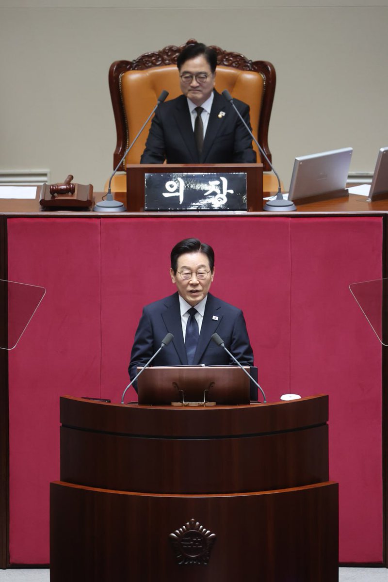 wonsikw's tweet image. &amp;lt;이재명 대통령님의 두 번째 시정연설을 위한 국회 방문을 환영합니다&amp;gt;

* 우원식 의장 발언 전문

경주 APEC 정상회의를 성공적으로 이끌어주신 데 대해 깊은 감사와 축하의 말씀을 드립니다. 국민들께서도 자부심을 느끼셨을 것 같습니다.

저도 부대행사와 만찬에 참석했습니다만, K-팝, K-푸드,…