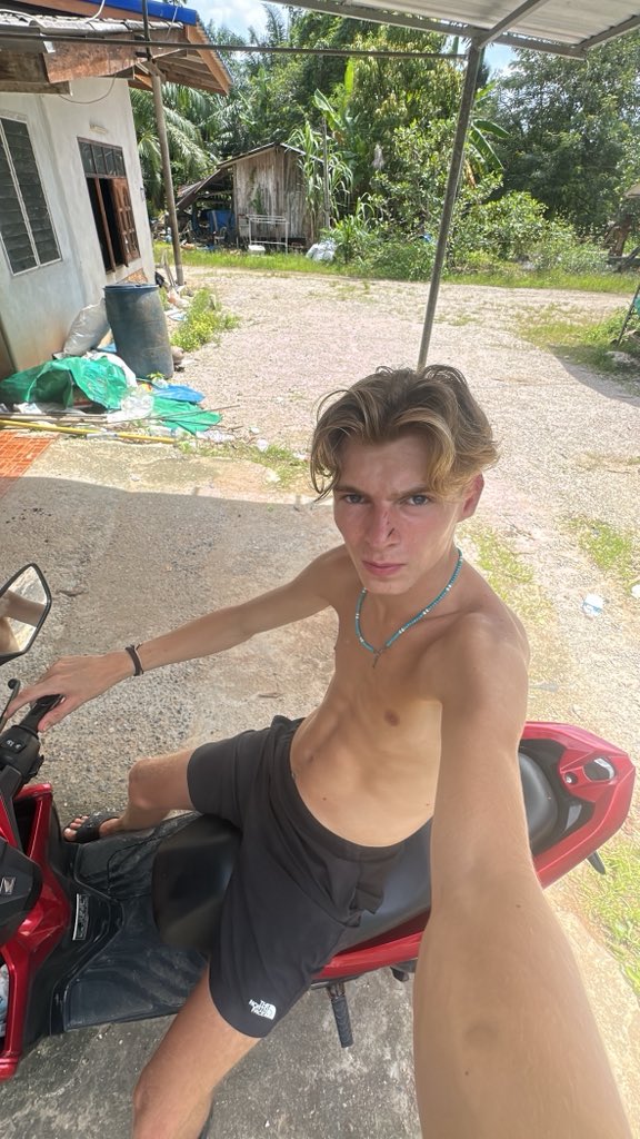 master_aj7's tweet image. rt if you’ve thought about handing me cash?;)