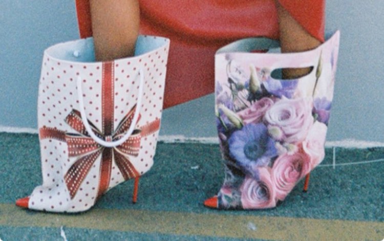 lesdeuxxx_'s tweet image. I have a bigger question