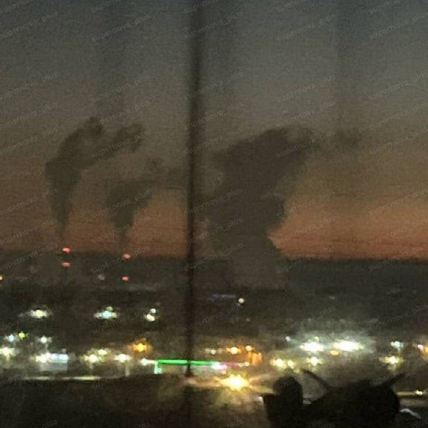 MarioNawfal's tweet image. 🚨🇺🇦🇷🇺 UKRAINIAN DRONES STRIKE DEEP INTO RUSSIA: PETROCHEMICAL PLANT ERUPTS IN FLAMES

Thick black smoke and raging fires engulfed the Sterlitamak Petrochemical Plant in Bashkortostan, southern Russia, after a wave of Ukrainian drone strikes late tonight.

The target was located…