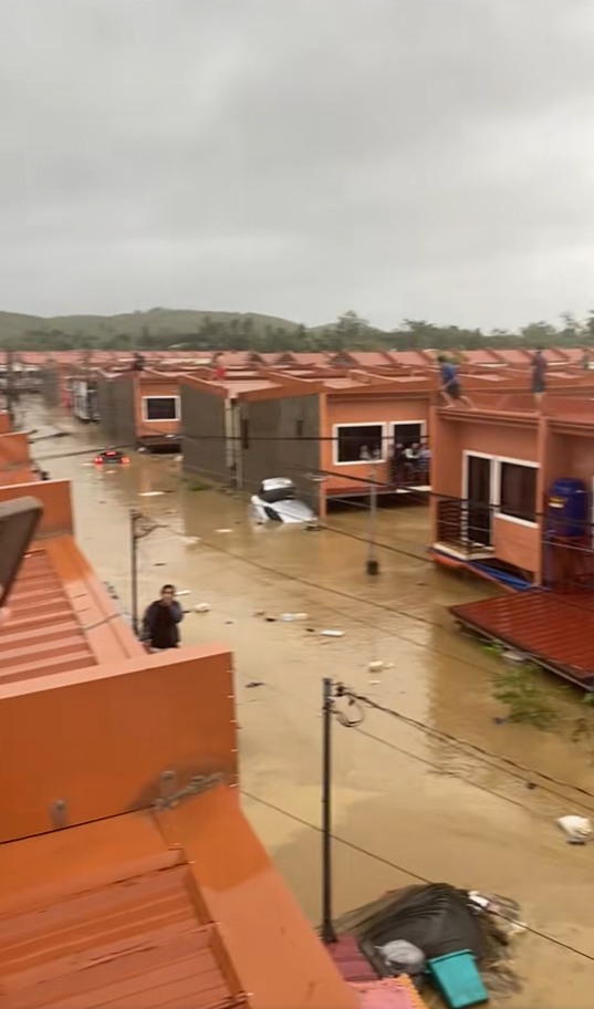 bncdotph's tweet photo. LOOK: Residents in Cebu were forced to take shelter on the second floors and rooftops of their homes as floodwaters rose over a meter due to Typhoon #TinoPH.

📸 Karla Faye L. Evangelista/Facebook https://t.co/Rb3wmufLhg
