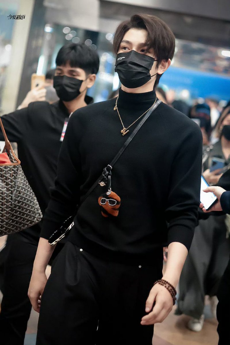 dingyuxip's tweet photo. Black suits him, not for the color, but for the way it softens every edge.
In the stillness of his steps, there is a calm that doesn’t need to be explained — only felt. https://t.co/GQrGUO7dac