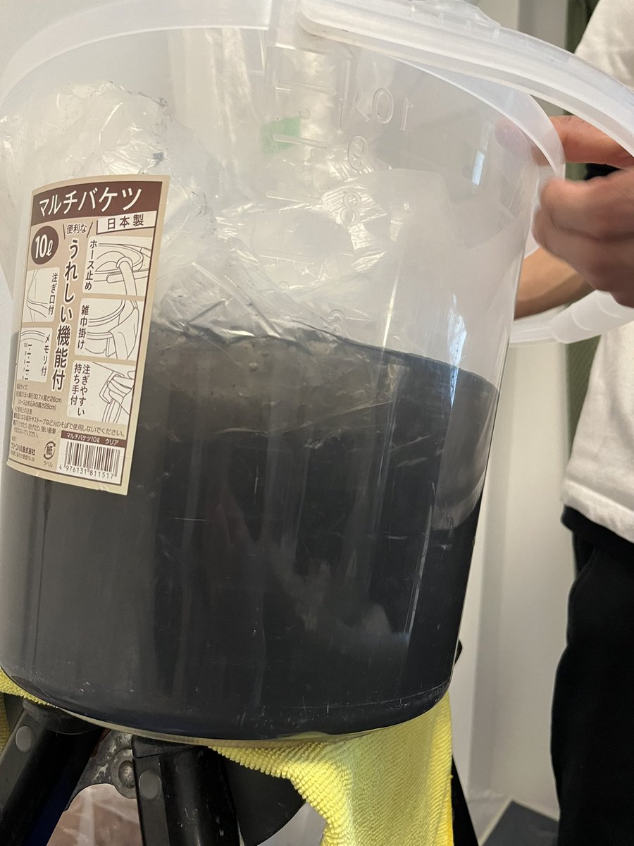 OXIS_SNS's tweet photo. 【エアコン清掃】
この三連休では業者を呼んで自宅のエアコン清掃に入ってもらいました！
初めて頼んだけど、まっじきたねええ🫣⚡️
衣替えもしたし、冬支度は出来たぞ！
#エアコン清掃
#今の時期が1番適してるらしい
#1年に一度周期で清掃おすすめ
#この黒いのは全てカビ
#オキシス
#渋谷
#IT会社
#SES https://t.co/JLnXneupnp
