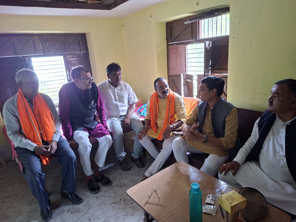 prateektmp's tweet image. बिहार विधानसभा चुनाव के दौरान लौरिया विधानसभा के योगा पट्टी दक्षिण मंडल में चुनावी चर्चा