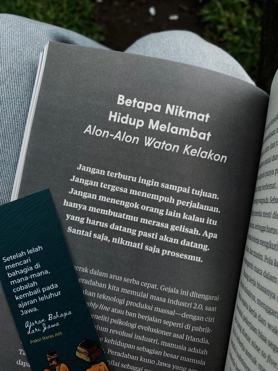 BukuMojok's tweet photo. "Jangan terburu ingin sampai tujuan. Jangan tergesa menempuh perjalanan. Jangan menengok orang lain kalau itu hanya membuatmu merasa gelisah. Apa yang harus datang pasti akan datang. Santai saja, nikmati saja prosesmu."

- Ajaran Bahagia dari Jawa. https://t.co/HCt8BBatHn