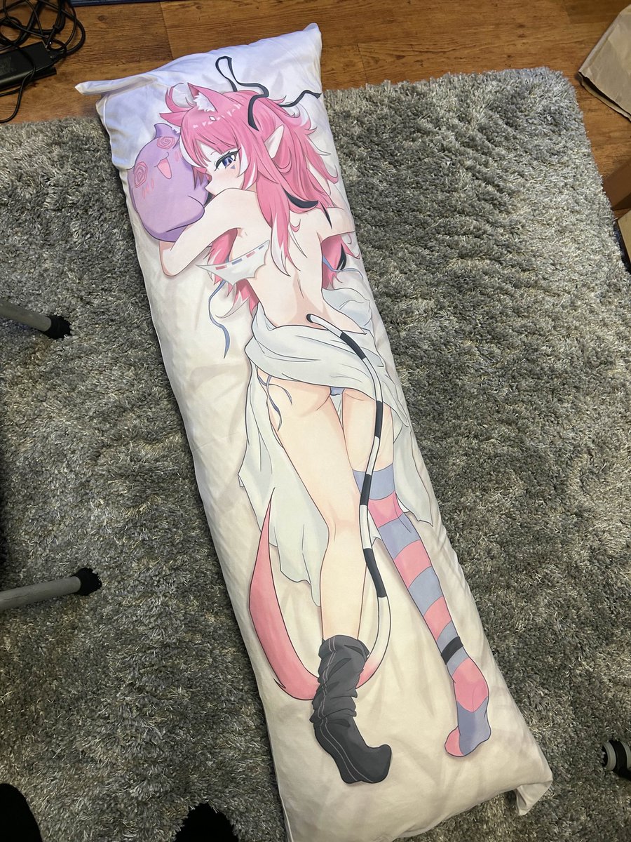 a whole box of Mimis has arrived