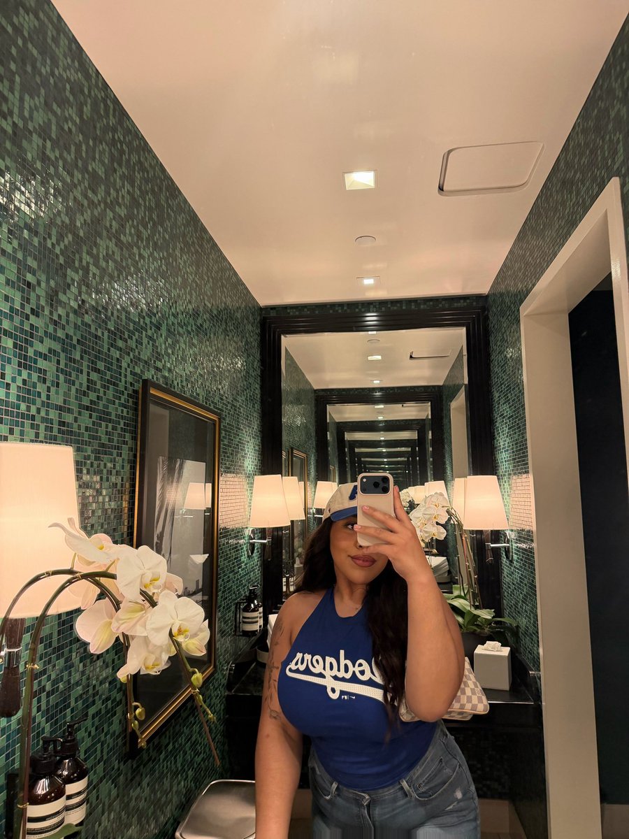 bbrianaelisa's tweet photo. I LOVE LA 💙 https://t.co/TfzbODMbCN