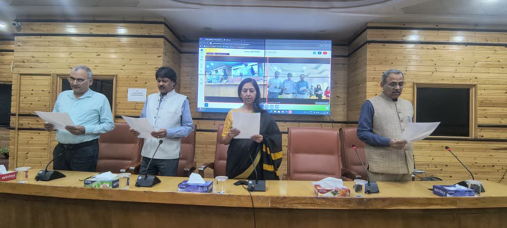 ControllerDot's tweet image. The Office of CGCA observed Rashtriya Ekta Diwas 2025 on 31st Oct 2025, with a Pledge Ceremony led by Smt. Vandana Gupta, CGCA, reaffirming our resolve to preserve the unity, integrity, and security of our nation.
#RashtriyaEktaDiwas #UnityInDiversity