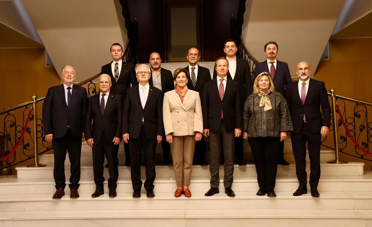 İMEAK Deniz Ticaret Odası İzmir Şubesi ev sahipliğinde gerçekleştirilen EGEV Başkanlar Kurulu Toplantısı’na, Meclis Başkanımız H.İbrahim GÖKÇÜOĞLU katıldı.