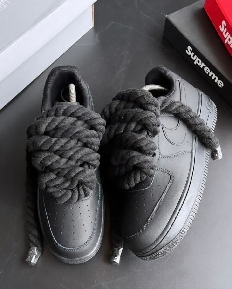 Koncept_stores's tweet photo. Chucky lace Airforce one🤍🖤
Size 41-45 Available 
Price: #45,000 💰
Nationwide delivery 🚚 
#snapchatdown #Terrorist /Ned Nwoko / https://t.co/r3Dlr2oXwL