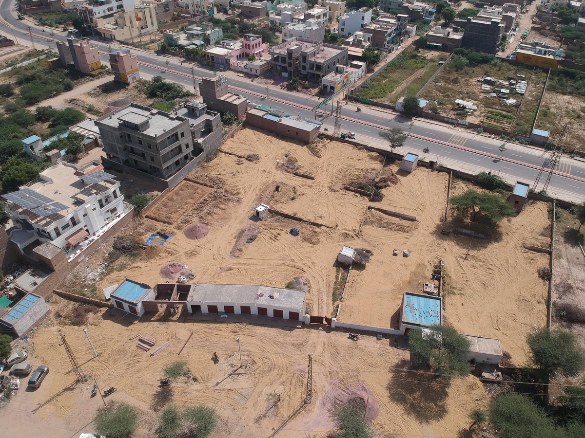 sanjeevc2407's tweet photo. Imagine owning land worth multiple crores for 50+ years… and waking up one day to find 15–20 people (including women) breaking in at 3 AM, tearing your boundary wall, throwing out your watchman, looting your belongings, and taking over your property.

That’s exactly what happened to me on NH-11, Jaipur Road, Bikaner.

Please read & share.

(Image 1: Before Encroachment
 Image 2: 2010 Google Earth. Image 3: After Encroachment)