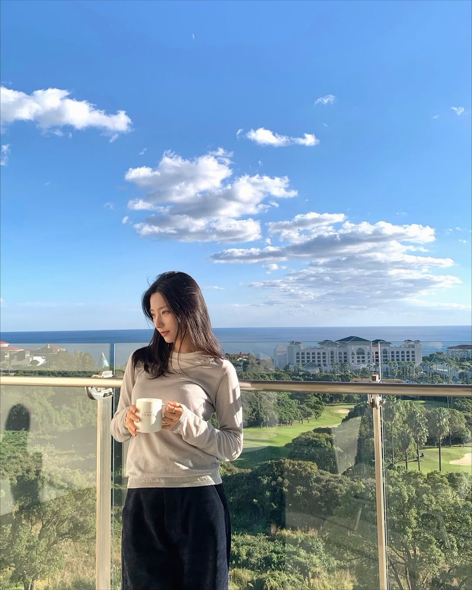 fiq_D_flover's tweet image. [🦊 saeromssee] -Instagram Update-

My peace 

#이새롬 #LeeSaerom