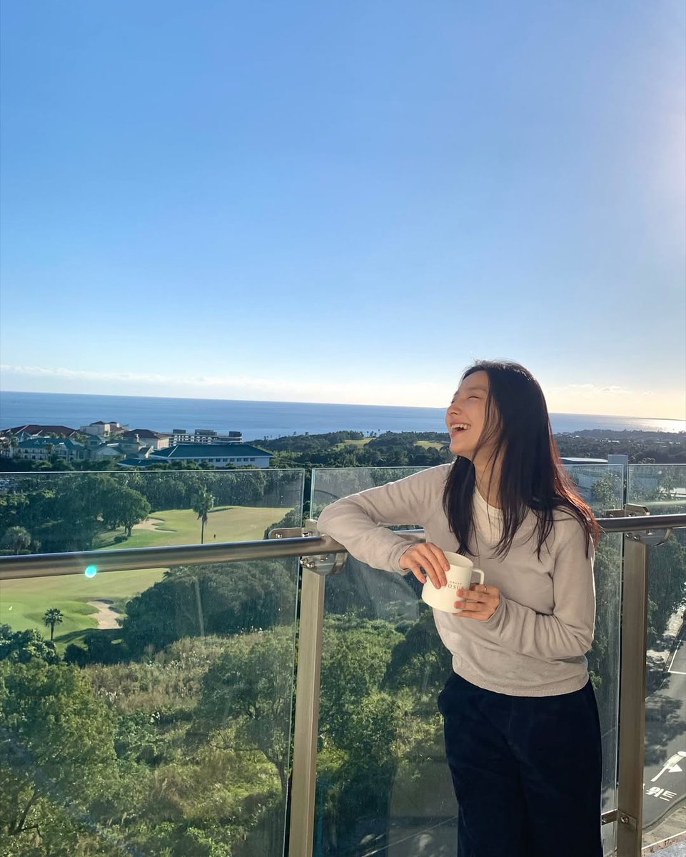 fiq_D_flover's tweet image. [🦊 saeromssee] -Instagram Update-

My peace 

#이새롬 #LeeSaerom