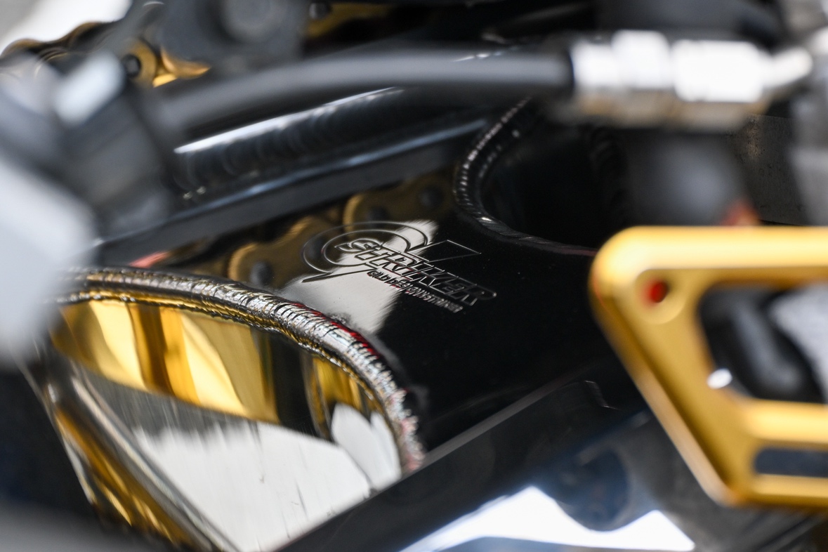 naps_tokai's tweet photo. #ナップス一宮店 横井ﾁｬﾝです🌈

 #ZX14R  #スイングアーム交換 しました🛠

交換前… #純正スイングアーム
交換後…  #GSTRIKER スイングアーム

 #スイングアーム を交換することにより車両の剛性感·安定感の向上&amp;見た目のカッコ良さが実感できます🥰

 #あなたの愛車撮らせてください ✨️📸✨️ https://t.co/4RMxIffhh2