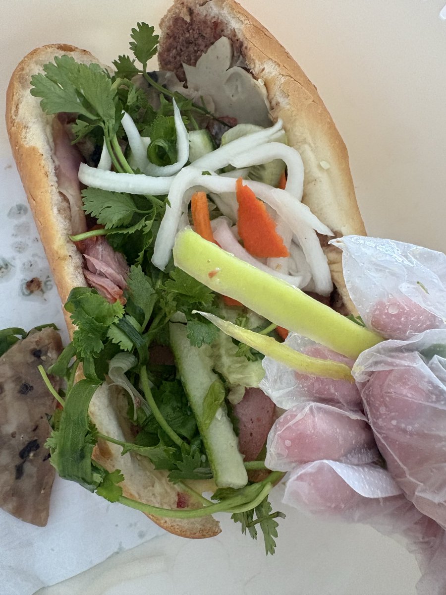SoleilVux's tweet photo. Banh mi VietNam
Banh mi Bui Thi Xuan, https://t.co/ad3oTEaBTq https://t.co/kZHwG0mDh3