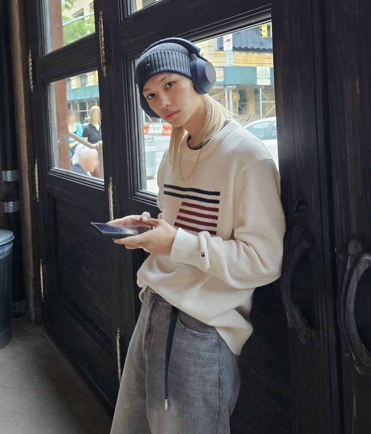 milyyyypp's tweet image. #os #chanlix
&quot;el casete 96.&quot;
Un casete perdido.
Una voz que habla desde 1996.
Y dos chicos que descubren que el tiempo no rebobina… pero el amor sí puede grabarse de nuevo.