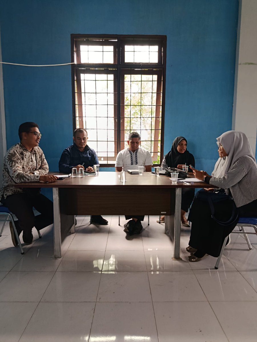 ppi_pusong's tweet image. #SahabatBahari, Kegiatan Diskusi &amp;amp; Sosialisasi mengenai KJA yang berada di kolam @ppi_pusong guna penertiban &amp;amp; menghindari konflik kedepan serda mendukung keselamatan pelayaran. Bersama Kita Bisa 💪
@DkpAceh 

📷T Maturidi