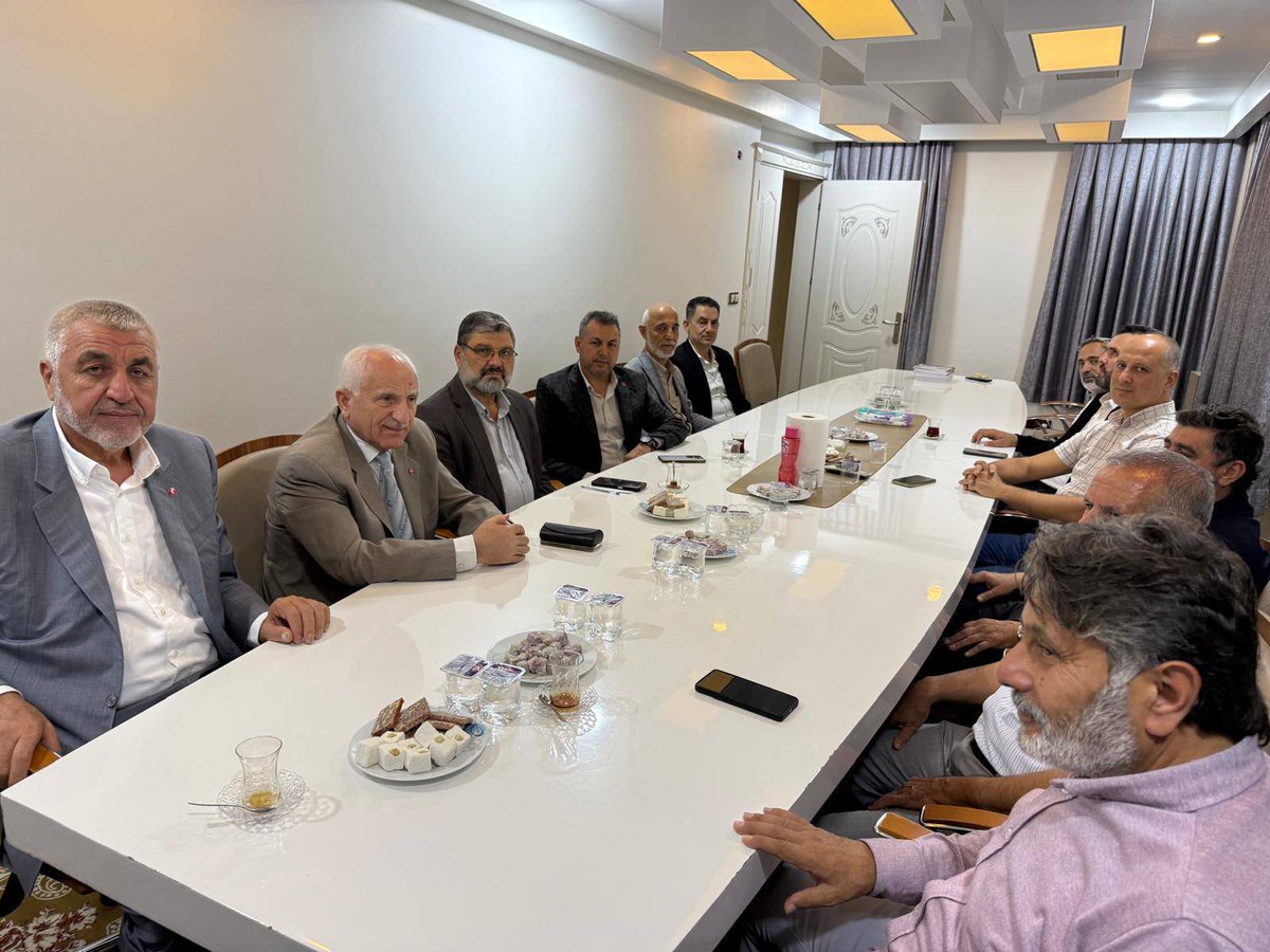 ASİM Yönetim kurulu toplantımızı yaptık.
Saadet Partisi Adana il başkanı Sn Çelebi Keyhıdır ve il yönetim kurulu üyeleri ziyaretimize geldiler.
Başta Gazze olmak üzere il sorun ve çözümleri üzerinde değerlendirmelerde bulunuldu.
Hayırlara vesile olsun.