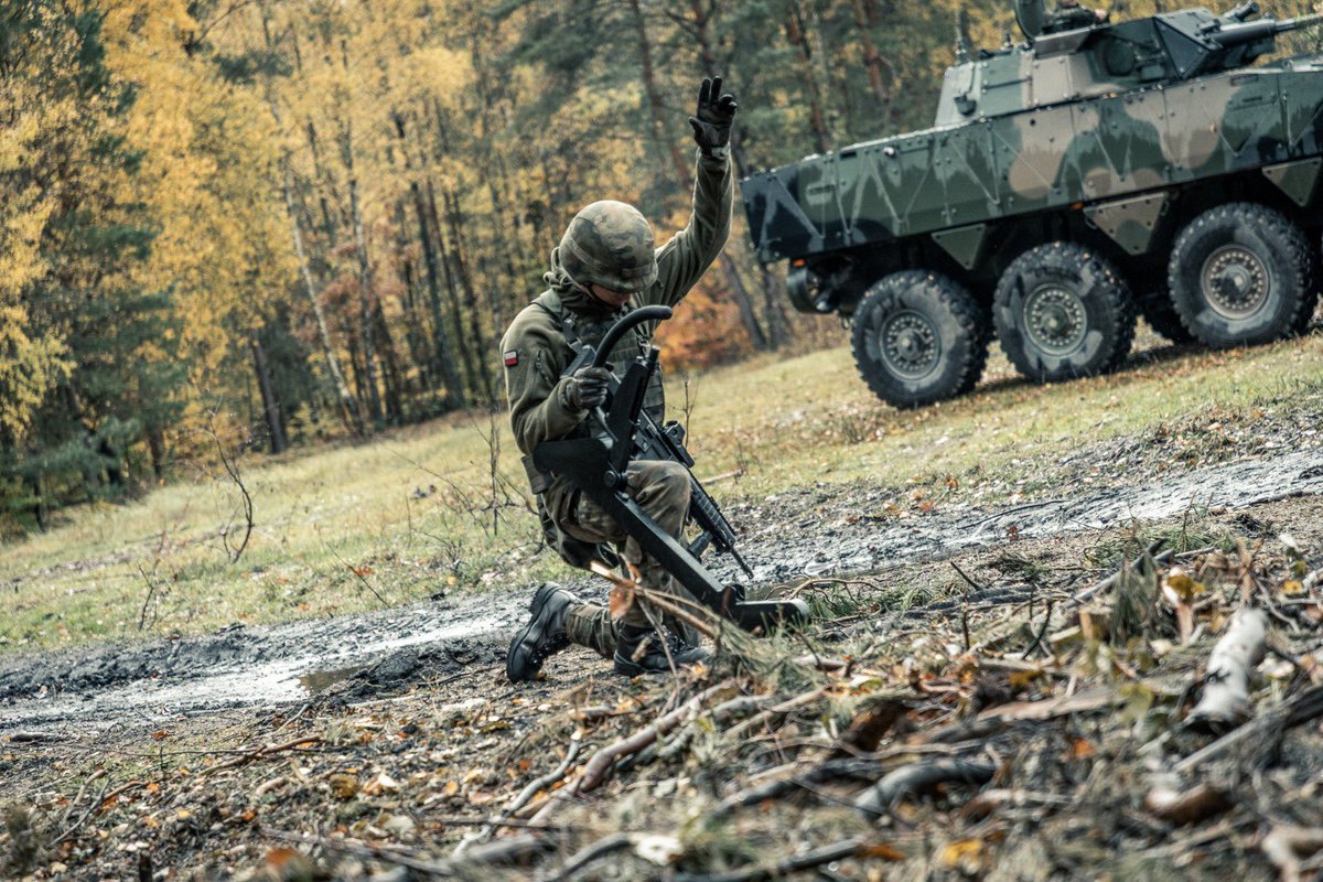 17WBZ's tweet image. Uwaga IED 💥

Trening, współpraca i szybkie reakcje – wszystko po to, by być zawsze o krok przed zagrożeniem! 

Żołnierze #17WBZ szkolili się z zasad przeciwdziałania atakom z użyciem improwizowanych urządzeń 💣 wybuchowych #IED.
