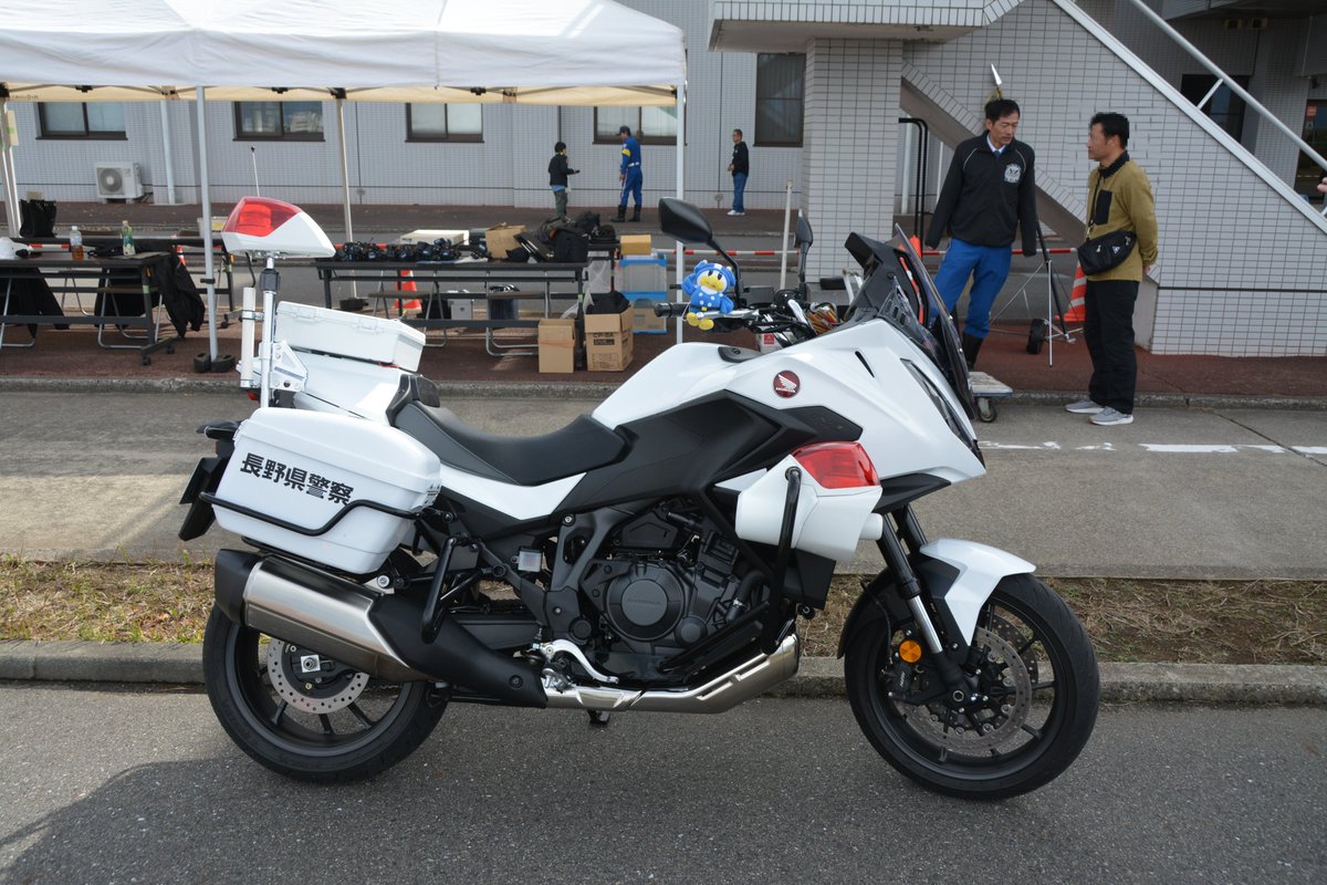長野県白バイ安全運転競技大会」に #ライポくん が訪れました。隊員の