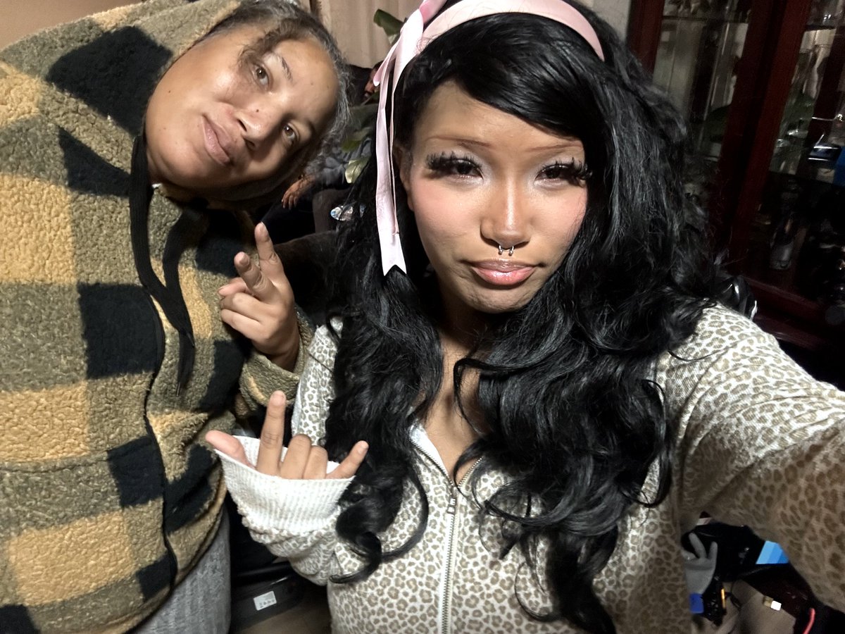 Happy 19th birthday to harmony <a href="/bowbeautyfemme/">🎀 𐔌 princess ꒱ྀི</a>
My oldest baby girl
Lots of love for your special day