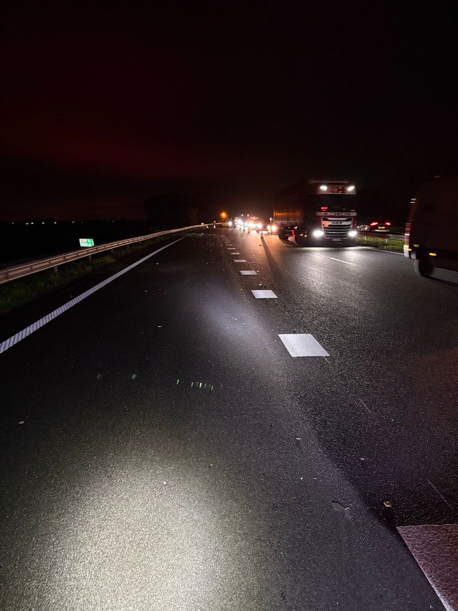 Ongeval op A15 bij Geldermalsen, rechterrijstrook dicht