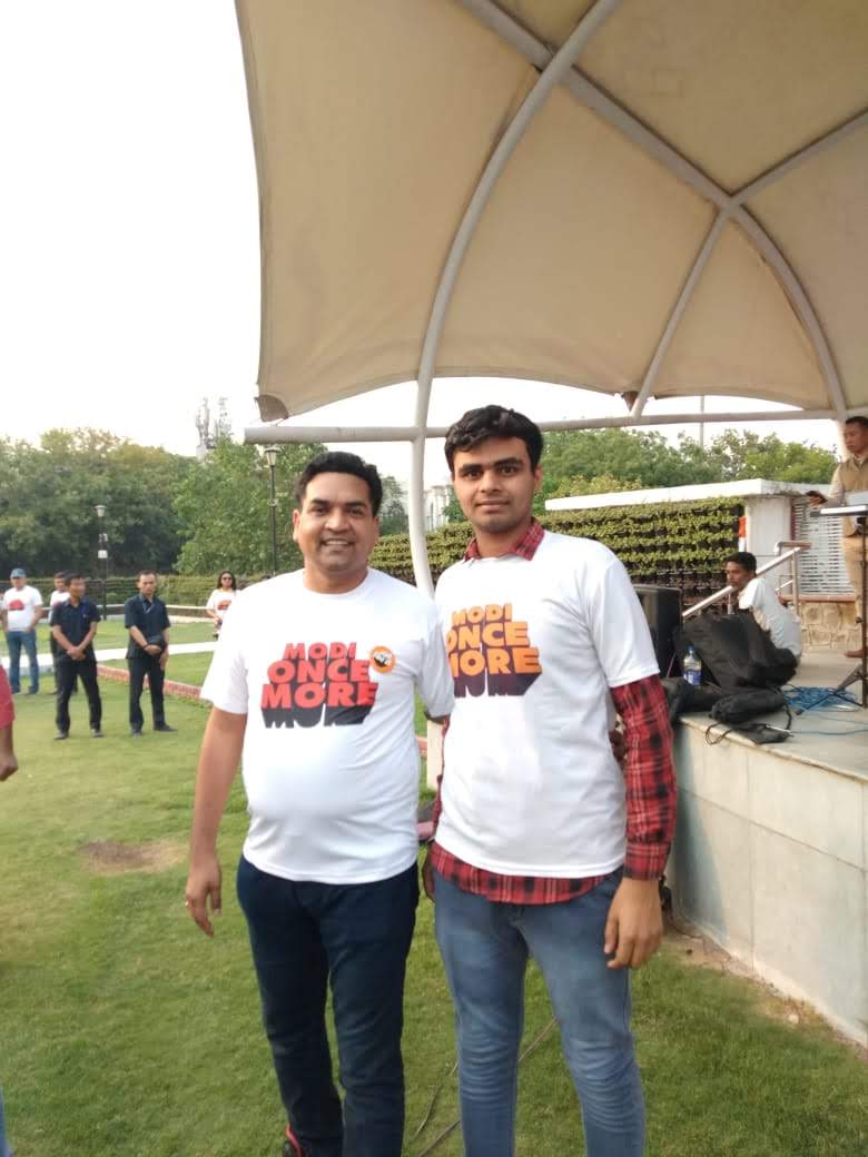 iAnkitbhardwaj2's tweet image. 2019 की यादें ताजा हो गई। 

जब लोकसभा चुनाव से पहले नई दिल्ली में #modioncemore campaign का आयोजन हुआ था।  तब पहली बार बड़े भाई @KapilMishra_IND जी से मिला था। अब कपिल मिश्रा भाई दिल्ली सरकार में कैबिनेट मंत्री है।

बहुत खुशी की बात है। आप स्वस्थ और दीर्घायु रहो❣️🙏

@blsanthosh