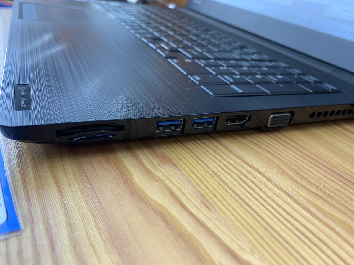 PCcomfullAKB4's tweet photo. おはようございます!本日も営業中!!
バランスの良い15インチノートが来たので、ご紹介!メモリ16GB入りの安心構成で、Win11がしっかり動く第8世代CPU✨
テンキーやインターフェースが豊富で、事務所やご家庭用におすすめ!
5台限り!
#秋葉原 #dynabook #B65 https://t.co/RfMDOc7Jrc