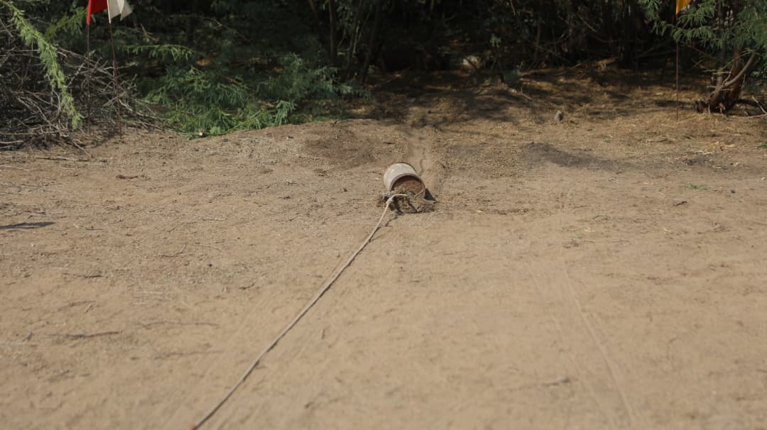 Masam_ENG's tweet image. This #emergency clearance began when children grazing livestock spotted suspicious objects.
Thanks to Project Masam’s awareness sessions (#EORE), they knew to report them to an adult, Ayyash Ali, who alerted authorities and Project Masam&apos;s team.
Early reporting saves lives.…