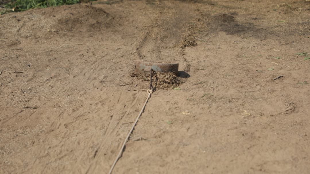 Masam_ENG's tweet image. This #emergency clearance began when children grazing livestock spotted suspicious objects.
Thanks to Project Masam’s awareness sessions (#EORE), they knew to report them to an adult, Ayyash Ali, who alerted authorities and Project Masam&apos;s team.
Early reporting saves lives.…