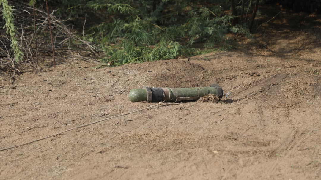 Masam_ENG's tweet image. This #emergency clearance began when children grazing livestock spotted suspicious objects.
Thanks to Project Masam’s awareness sessions (#EORE), they knew to report them to an adult, Ayyash Ali, who alerted authorities and Project Masam&apos;s team.
Early reporting saves lives.…