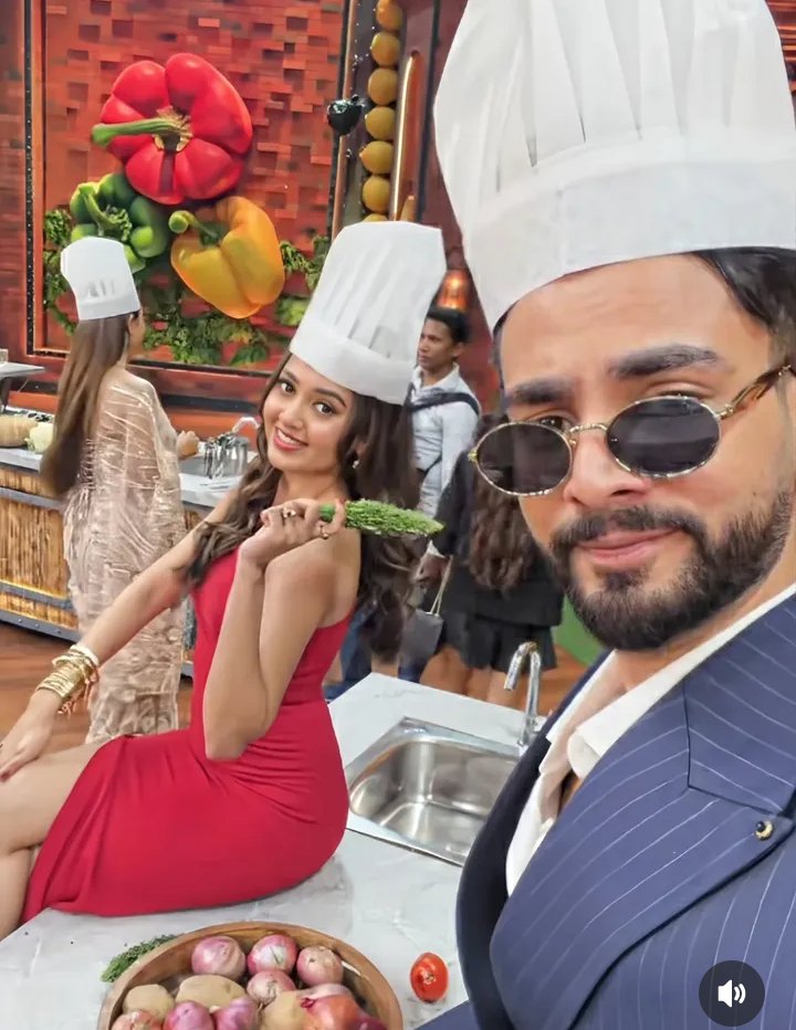 The_Mowgli24's tweet photo. killer pose, click legendary 😍 🥰
@ElvishYadav @itsmetejasswi
#ElvishYadav #ElvishArmy #SystemHaiBhai #ViralClick
#OnlyElvishMatter https://t.co/hpyhXHiaRB