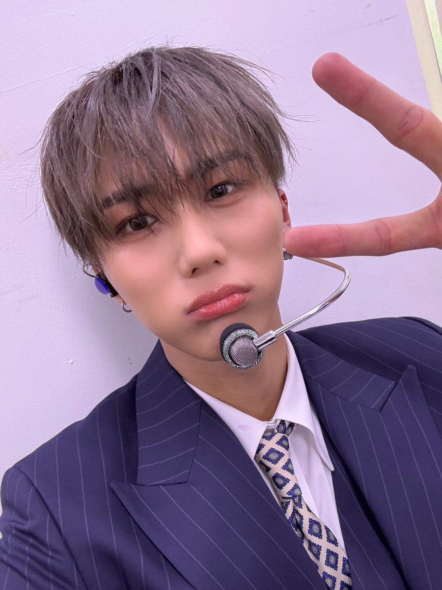 [#종형]

오늘 더쇼 봤더?!
디케이지랑 따수운 화요일 밤 되세요오 !

#JONGHYEONG
#DKZ #디케이지