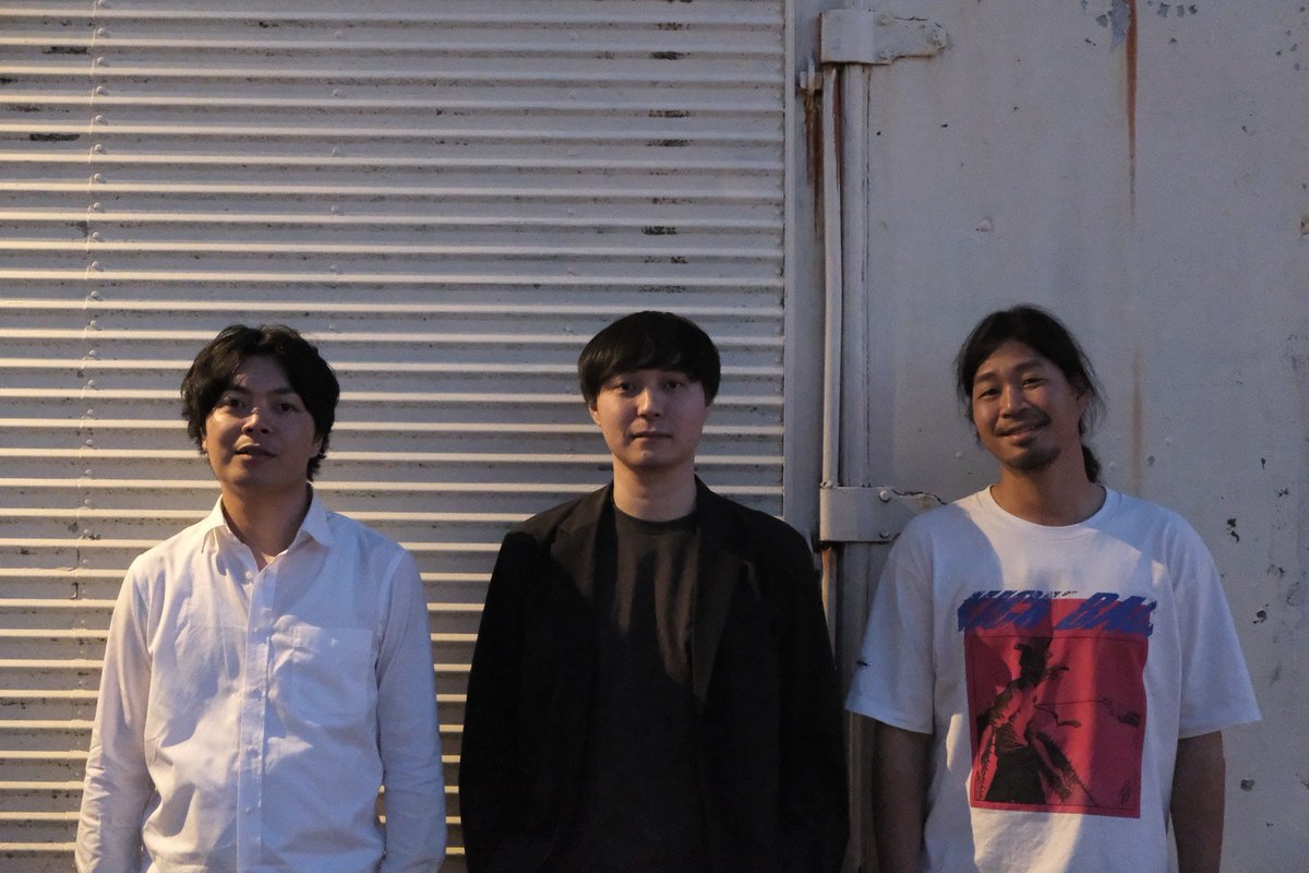 TheBimboesから皆様へ

☆正規加入！
約2年間サポートでベースを弾いてくれていた佐竹帆水が正規メンバーとして加入しました！

☆改名！
本日より改名しIntensity Radiates-インテンシティレディアーツ-となります！

☆デジタル配信！
来年7曲入りアルバムを配信いたします
大変お待たせ致しました